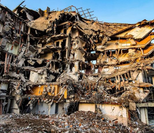 Earthquake rocks Peru and Ecuador