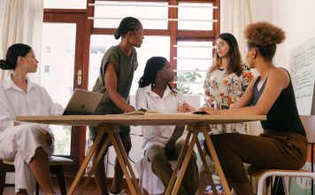Navigating Cross-Cultural Communication in Global Business