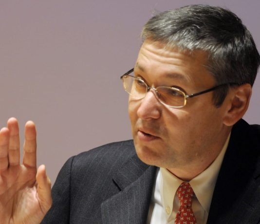 Gregory Mankiw’s Introduction to Micro and Macroeconomic Theory