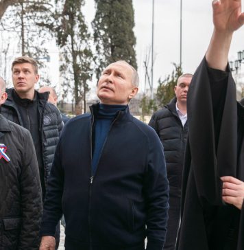 Putin visits occupied city of Mariupol in Ukraine for first time