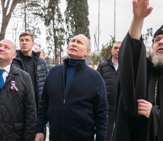 Putin visits occupied city of Mariupol in Ukraine for first time
