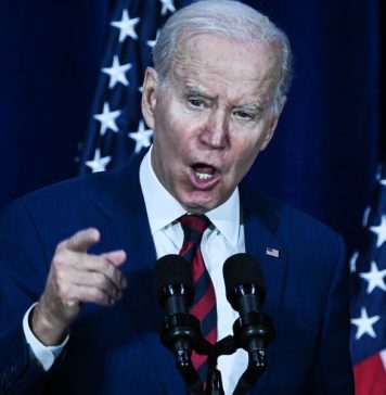 Biden Goes Quiet on Banking Crisis, Calls on Congress to Act