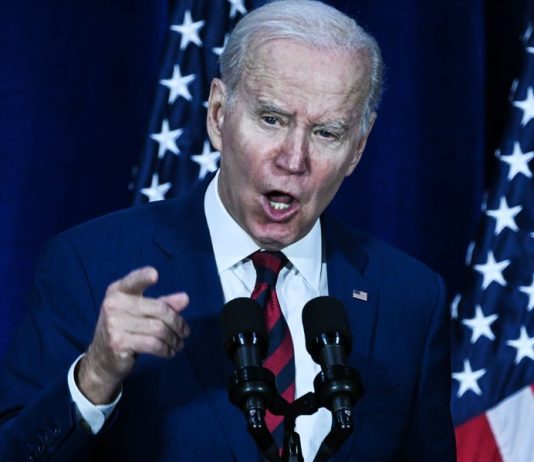 Biden Goes Quiet on Banking Crisis, Calls on Congress to Act