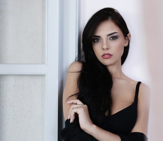 Independent escort or escort agency? What is the best option?